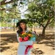 Laureata in lingue (spagnolo e francese)