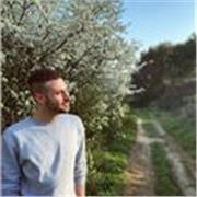 Ciao a tutti! sono Marco ! Ho 30 anni e sono laureato in lingue presso l’università di Roma Tre sono pronto ad aiutarvi con le lingue attraverso un percorso di studio ma anche divertimento! Nonché vi aiuterò con i vostri compiti e preparandovi ai vostri e