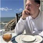 Profesor titulado en tecnico superior de proyectos de edificacion, estudiante de arquitectura e interiorismo