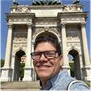 Persona empatica y multicultural para estudiantes en nivel básico a avanzado. 