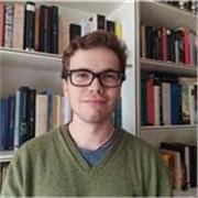 Profesor graduado en Español: Lengua y Literatura por la ULL y con el máster de Teoría de la Literatura por la USAL.
