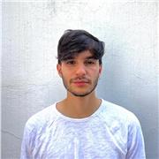 Soy recién licenciado en filosofía, he hecho un máster de educación y estaría encantado de enseñar a quien lo necesite