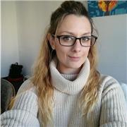 Profesora de idiomas especializada en niños de peimaria y adultos