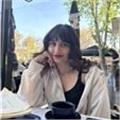 Sorumluluk sahibi, öğretmeyi seven ve özellikle çocuklarla vakit geçirmekten hoşlanan biriyim. 