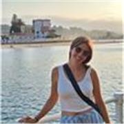 Profesora de guitarra adaptada a diferentes niveles y edades.