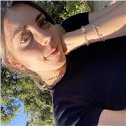 Studentessa universitaria offre servizio aiuto compiti