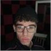 Chico responsable que le gustaría ayudar a los niños