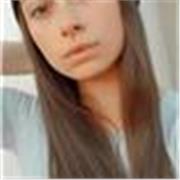 Persona con capacidad de enseñar y ayudar niños 