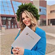 Insegnante di italiano e materie letterarie (arte, storia, geografia, filosofia) . Disponibile anche a fare mappe concettuali