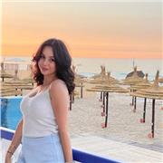 Professeur de français depuis 8 mois je fais des cours en ligne et dans les maisons