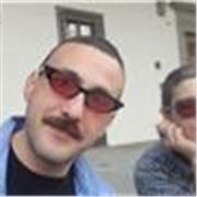 Artista professionista, diplomato all'Accademia di Belle Arti, impartisce corsi di disegno e pittura per adulti e bambini