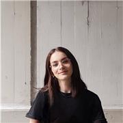 Studentessa diplomata offre attività di aiuto compiti e ripetizioni