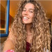 Laureata in Scienze della comunicazione e appena tornata da un anno di master in USA. Lezioni veloci, giovani e proattive