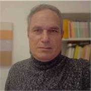 Laureato in Filosofia impartisce lezioni private di italiano, storia, storia del cinema