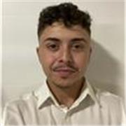 Persona carismática que se adapta a personas con distintas necesidades y niveles