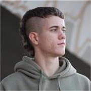 Estudiante en ingeniería con matrícula de honor en matemáticas con ganas de enseñar a alumnos cómo estudiar y entender las mates