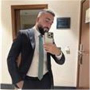 Profesor nativo que imparte clases de español para estudiantes