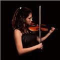 Profesora de lenguaje musical, de piano, canto y violín