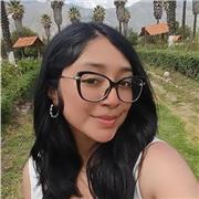 Profesora de ciencias ambientales imparte clases a niños de todas las edades