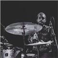Turnista professionista offre lezioni di batteria pop/rock