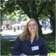 Profesora básica de la Pontificia Universidad Católica de Chile, con experiencia en clases de reforzamiento y técnicas de estudio