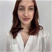 Passionnée de français avec une approche innovante, offrant des cours interactifs à Montpellier et en ligne