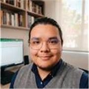 Profesor de Excel, imparte clases a niños y adultos