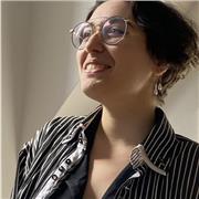 Diplômée d'une licence en Art Séquentiel et de la Narration, une formation qui me permet de comprendre et enseigner le dessin