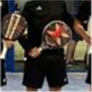 Monitor de padel titulado con 5 años de experiencia.Clases a niños de 4 a 13 años y desplazo a urbanizaciones privadas.Grupos de 4 niños 10 euros la hora cada niño.Adultos clases particulares 20 euros y grupos 15.Primera clase gratuita