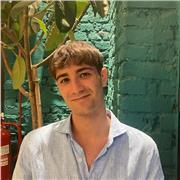 Laureato in psicologia clinica con esperienza in aiuto compiti e ripetizioni, disponibile per lezioni private online e presenziali