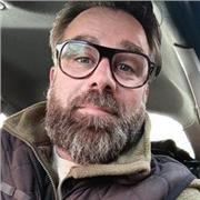 J'enseigne l'anglais et le français aux élèves de collège