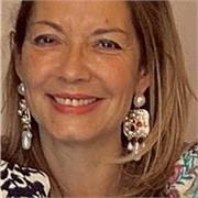 Femme professeur à distance de philosophie