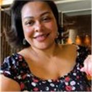 Professora de Língua Portuguesa com sólida formação acadêmica e ampla experiência na Educação Básica