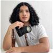 Ofrezco clases personalizadas de fotografía para principiantes y entusiastas intermedios. Mis lecciones abarcan desde lo básico hasta técnicas avanzadas, garantizando que desarrolles habilidades sólidas y confianza en cada disparo