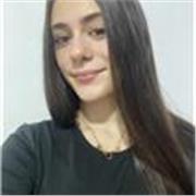 Me defino como paciente, organizada y cercana; quiero dar clases a estudiantes que necesiten apoyo, adaptándome a su ritmo.