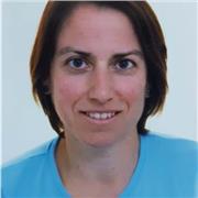 Licenciada en Traducción e Interpretación, traductora de portugués y profesora universitaria (Univ. de Vigo y UNED), con 13 años de residencia en Portugal, imparte clases de portugués de todos los niveles, tanto a empresas como particulares