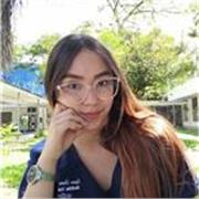 Estudiante universitaria con conocimiento en español, inglés y demás materia como ciencias, sociales y matemáticas