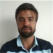 Licenciado en Educación física y entrenador de futbol.