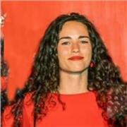 Profesora de música apta para nivel iniciación y medio tanto de piano como de guitarra, además de las asignaturas teóricas.