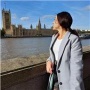 Dottoranda impartisce lezioni di scienze e lingue straniere