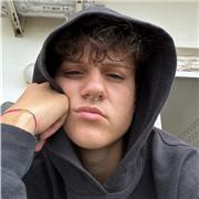 Studentessa appena diplomata impartisce lezioni di matematica base, italiano base e inglese base