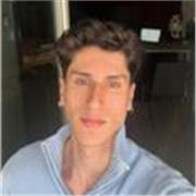 Laureando in Economia in Inglese, diplomato liceo classico