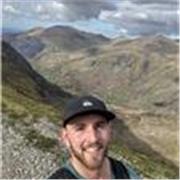 Motivational, patient, organised coach helping students build knowledge