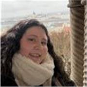 Maestra de Educación Primaria, especializada en Necesidades Educativas Especiales.