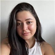 Soy una chica muy risueña, siempre he sacado muy buenas notas tanto en la ESO como en bachillerato. Me gusta mucho explicar, tengo practica al haberlo hecho con mis hermanos pequeños.