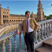 Profesor con alto compromiso y apoyo a cualquier alumno
