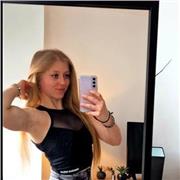 Coach sportive proposant des séances personnalisées en salle, en extérieur ou à domicile (à voir selon le lieu de résidence)