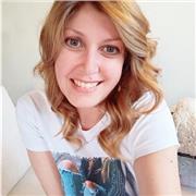 Diplomata in commercio estero con specializzazione in Spagnolo, Tedesco e Francese e laureanda in Scienze e tecniche Psicologiche