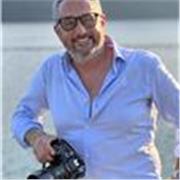 Sono un fotografo professionista dal 1991,la fotografia è una cosa seria, insegno  l'educazione fotografica
