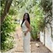 Soy una persona muy familiar, responsable y me encanta trabajar con niños pequeños.